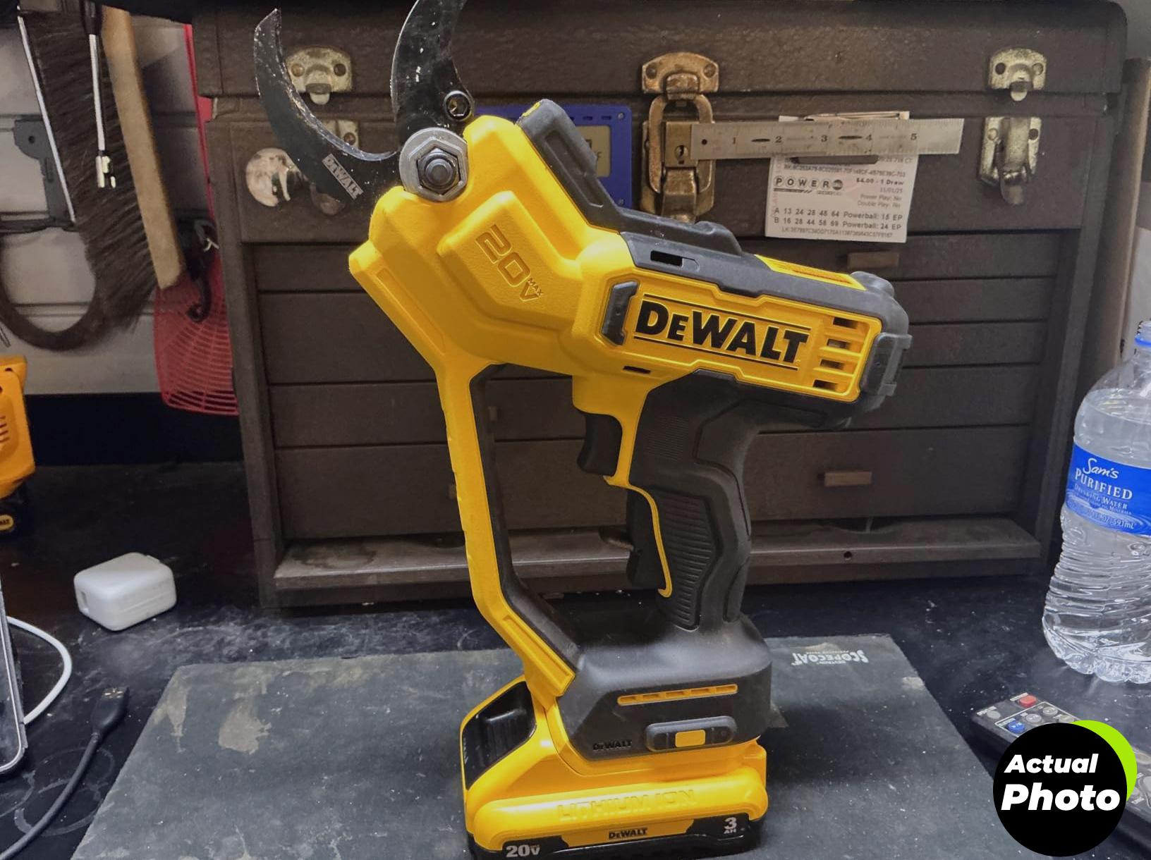 dewalt-pruning-shears-cordless-dcpr320b-foto-2